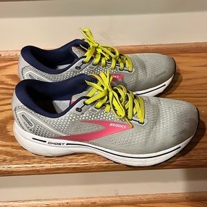 Women’s Brooks Tennis shoes; used